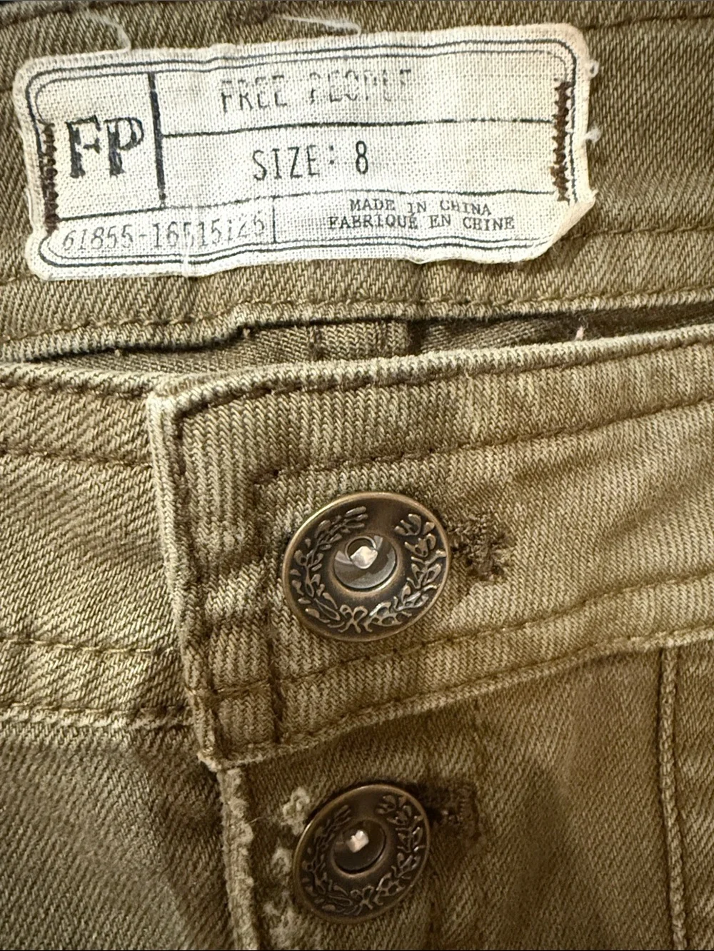 Free people Khaki Distressed Women’s Button-fly boyfriend Jean. EUC